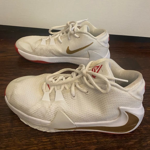 Nike Zoom Freak 'Roses' Youth Basketball Sneaker Size